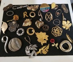 Vintage To Modern Costume Jewlery Pins Lot Of 30+ Pins