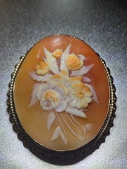 ANTIQUE CAMEO SHELL BROOCH PENDANT SET IN 14K GOLD FLORAL BEAUTIFUL! 11.42 GRAMS