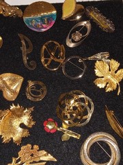 Vintage To Modern Costume Jewlery Pins Lot Of 30+ Pins