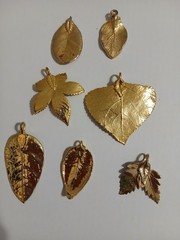 1970/80s lot of 7 gold dipped natural leaves pendants (#525)