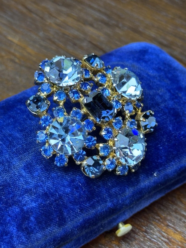 Vintage Blue Brooch Rhinestone Cluster Goldtone Sapphire Light Blue Pin 1.75”