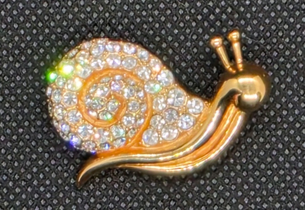 Vintage Krementz Snail Brooch Gold Tone Signed Quality Crystals Beautiful 1.25″