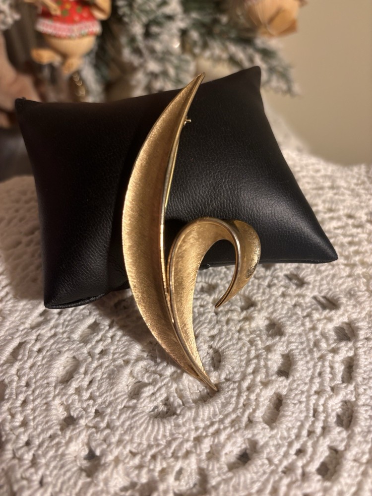 Vintage Stamped Crown trifari Brushed Gold Split Leaf – Phillipe Era 1955-1969