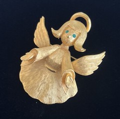 Christmas Angel Brooch JJ Jonette Vintage Gold Tone With Green Rhinestone Eye’s