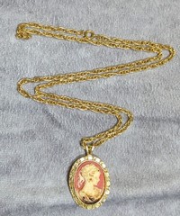 Vintage Cameo Pendant Necklace With Ornate Chain & Intricate Profile Design