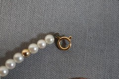 Vtg Pearl Necklace 18k Yellow Gold Clasp & Beads 16″ Long