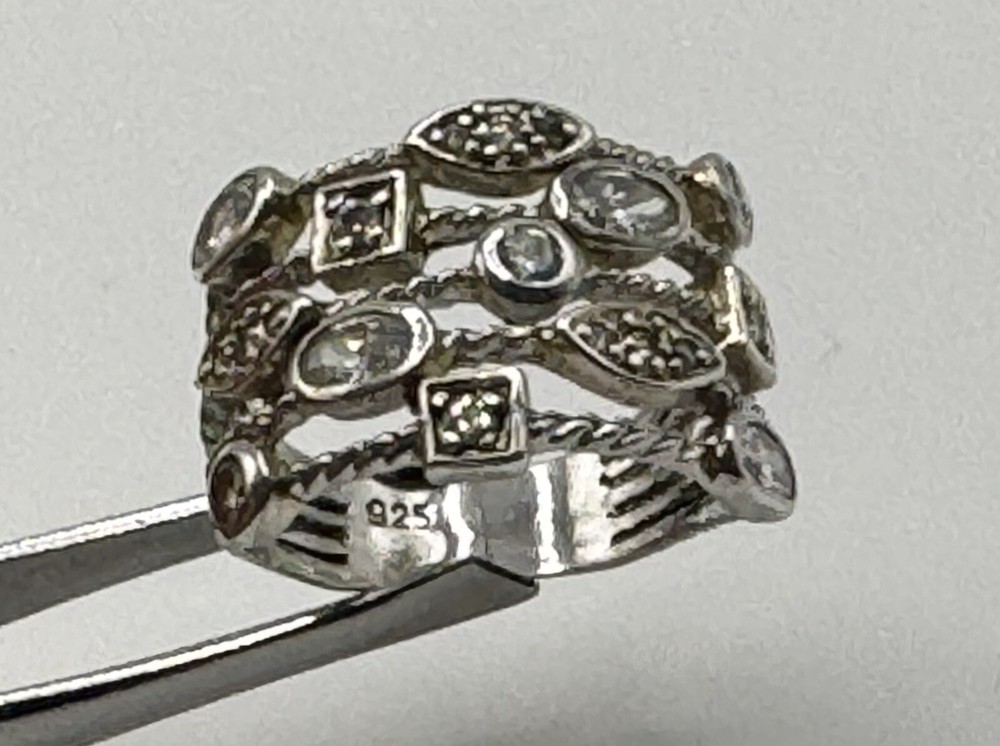 Awesome Vintage Unbranded 925 Sterling Silver Clear Gems Confetti Size 9 Ring