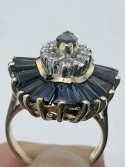 VINTAGE Y. GOLD GENUINE DIAMOND BLUE SAPPHIRE COCKTAIL RING 5.5 BAGUETTE MARQUIS
