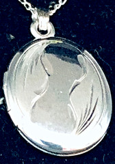 Vintage ETON Sterling Silver Oval Locket and 18 Inch Sterling Chain In Box