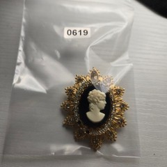 Vintage Francois for Coro Victorian-Style Gold Tone Cameo Brooch Pendant READ