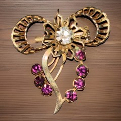 Vintage Ribbon Style Crystal & Purple Rhinestone Gold Brooch/Necklace Pendant