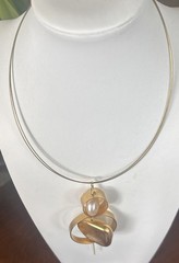 VTG ZZAN Gold Tone Circle Pendant Necklace Faux Pearl Abstract Modern Statement