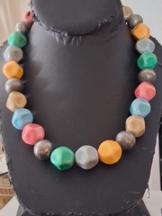 Vintage faceted pastel lucite irregular bead statement necklace 18.5″