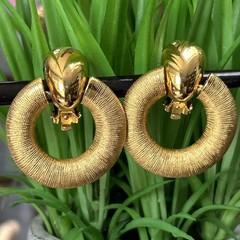Vtg Les Bernard Vc Large Brushed Gold Tone, Door Knocker RUNWAY Clip Earrings
