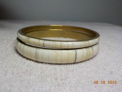 VINTAGE BRASS BANGLES WITH INLAY BONE/HORN 2 5/8″ INSIDE 3/16″ W & 3/8″ WIDE