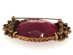 Vintage Gold Tone Brooch — Red Cabochon & Floral Scrollwork
