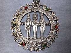 VINTAGE EGYPTIAN REVIVAL EGYPTO MEDALLION AGED SILVER TONE NECKLACE JEWELRY