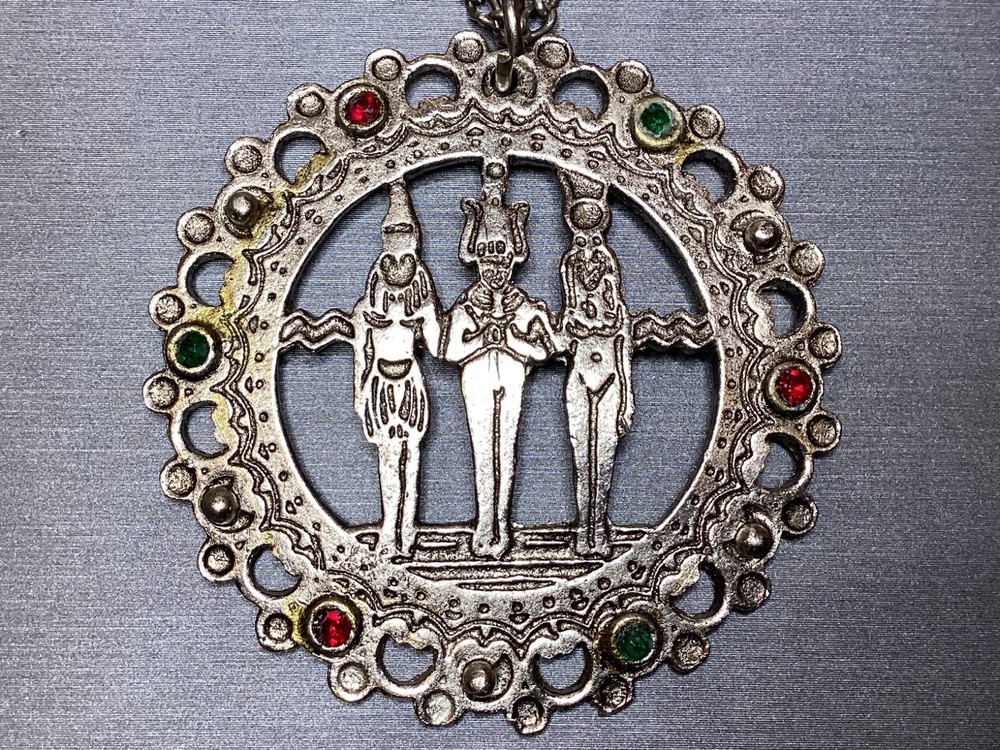 VINTAGE EGYPTIAN REVIVAL EGYPTO MEDALLION AGED SILVER TONE NECKLACE JEWELRY