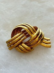 Estate Find Lot Of Brooches X 6. 1- AVON, 1- MONET, 1- TONA