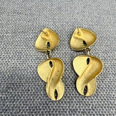 Vintage Earrings Matte Gold Tone Dangles Pierced 2 Inches