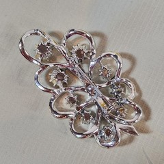 Vintage Elegant Leaf Brooch Pin Silver Tone Rhinestone Costume Jewelry