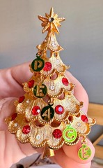 MYLU DANGLY PEACE CHARMS CHRISTMAS TREE BROOCH RAREST MINTY MINTY ENAMEL HTF VTG