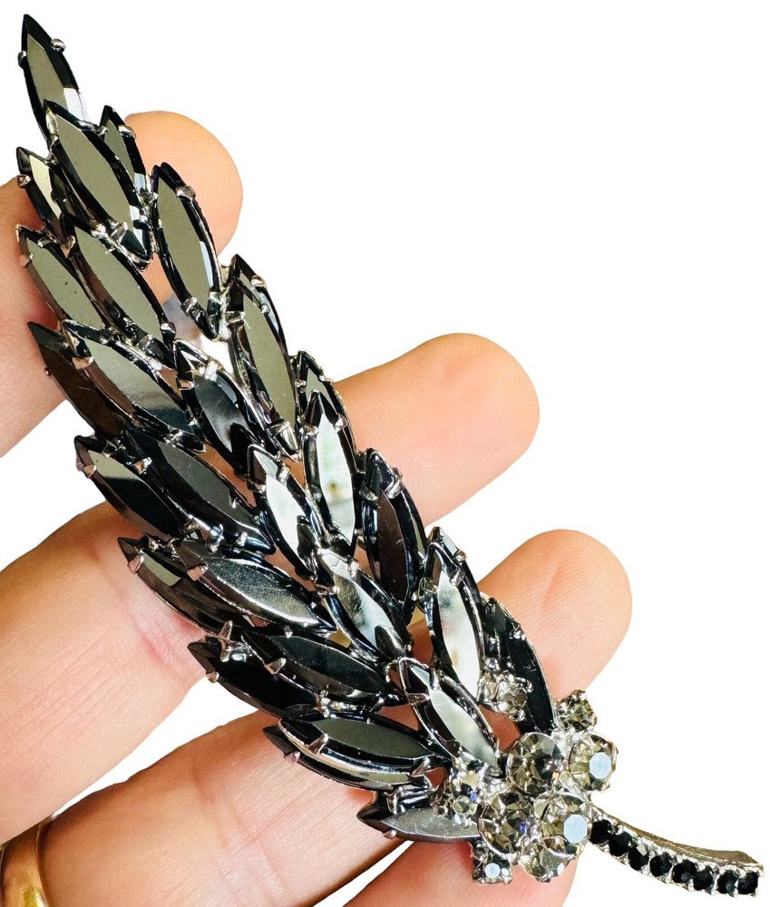 Vtg D&E Juliana Hematite & Black Diamond Navette Rhinestone Book Piece Brooch