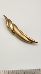Vintage Casual Corner Gold Tone Modernist Brooch Pin Abstract Sculptural Signed