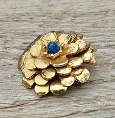 Vintage Hattie Carnegie Signed Gold Tone 3D Flower Brooch Pin Possibly Lapis Cab