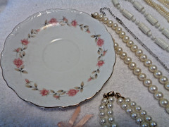 VINTAGE MONET & MARVELLA FAUX PEARLS BRACE, W MODERN JEWELRY RETRO PLATE ETC LOT