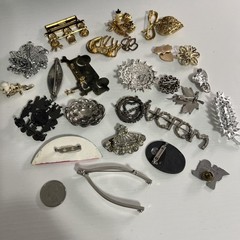 Vintage Large 20+ Brooch Collection | Mix Lot Rhinestones Gold Silver Tone
