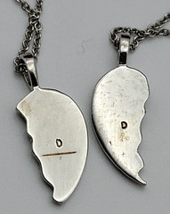 Vintage BEST FRIENDS Heart Pedant Necklace Set 18 Inch Sillver-Tone Spring Ring