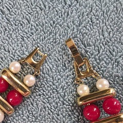 Vintage Red & White Beaded Faux Pearl Gold Tone Choker Necklace, Snap Close 19″