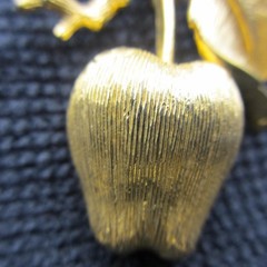 Vintage Lisner Brooch Apple Branch Leaf Gold Tone