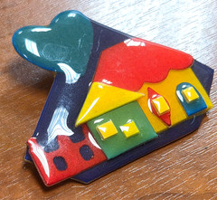 Vintage House Pins by Lucinda USA Big Green Hear in Purple Sky Pin / Brooch