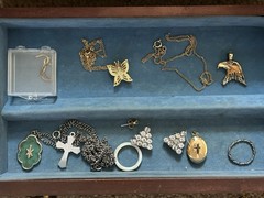 Huge Vintage Estate Costume Jewelry Lot About 125 Pieces Many Wearable