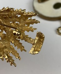 Vintage Christmas Brooch/Earring Lot. Christmas trees, Stockings, Presents.