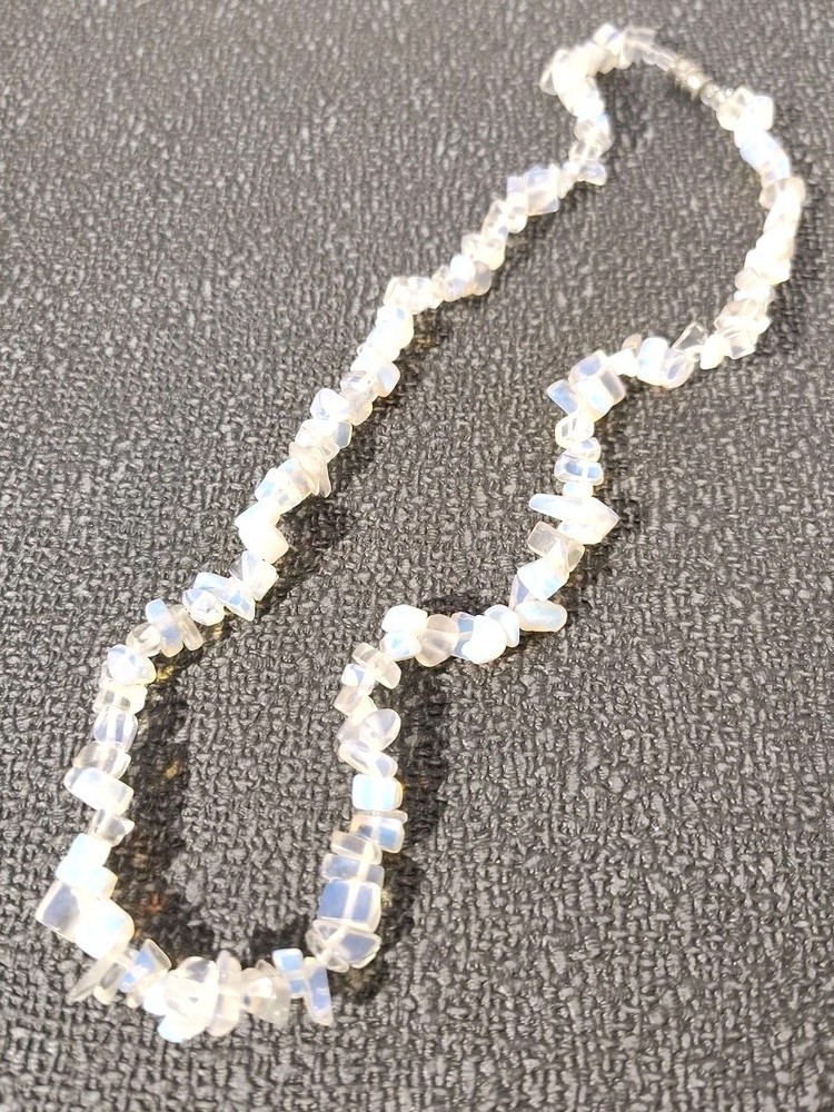 Vintage Opalite Chip Bead Necklace, Approximately 16 Inches. BEAUTIFUL 😍