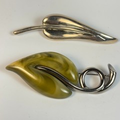 Brooch Pin Lot Silver Tone Green Marbled Leaf One Signed Liz Clairborne