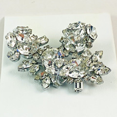 STUNNING AUSTRA Rhinestone Cluster Silver Tone Estate Brooch Ring Construction
