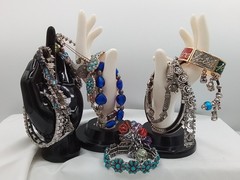 16 LOT R VINTAGE ESTATE BRACELETS TENNIS TOGGLE CHARM STRETCH BANGLE VARIETY