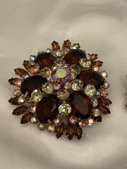 Vintage Gold Tone Root Beer RHINESTONES BROOCH AB & Clear W/CLIP ON EARRINGS
