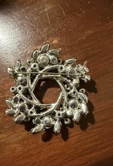 Vintage D&E Juliana Clear Aurora Borealis Rhinestone Wreath Circle Brooch Pin