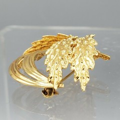 German 18K GF Sculpted Leaf Open Ring Brooch