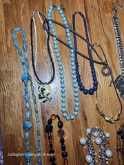 A1 Lot of 29 Vintage Modern NECKLACE Costume Jewelry Fashion Glass Beads Choker