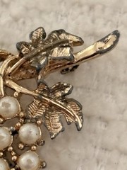 Emmons Grapes Cluster Leaves Pin Brooch Faux Pearls Gold Tone Vintage Signed