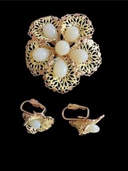 Vintage Light Yellow Glass Tear Drop Beads Gold Tone Filigree Lily Clip-on Set