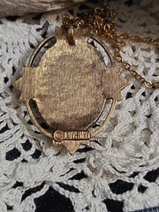 Vtg Sarah Coventry 1977 Rose Marie Cameo Rose Pendant Goldtone 23” Necklace P45