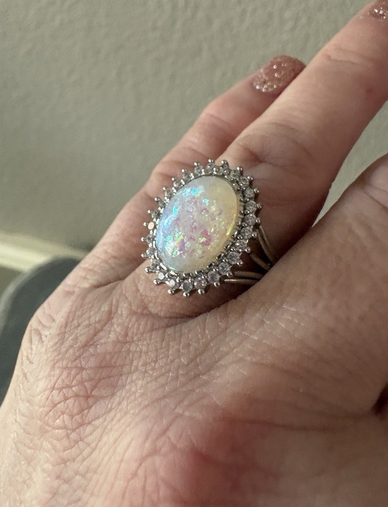 Vintage Opalescent Moonstone Dome Crystal Cocktail Silver Tone Ring – Size 7
