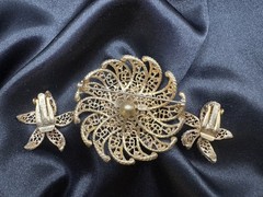 Vintage 1960’s Judy Lee Filigree-Rhinestone Flower Brooch & Clip Earrings Set